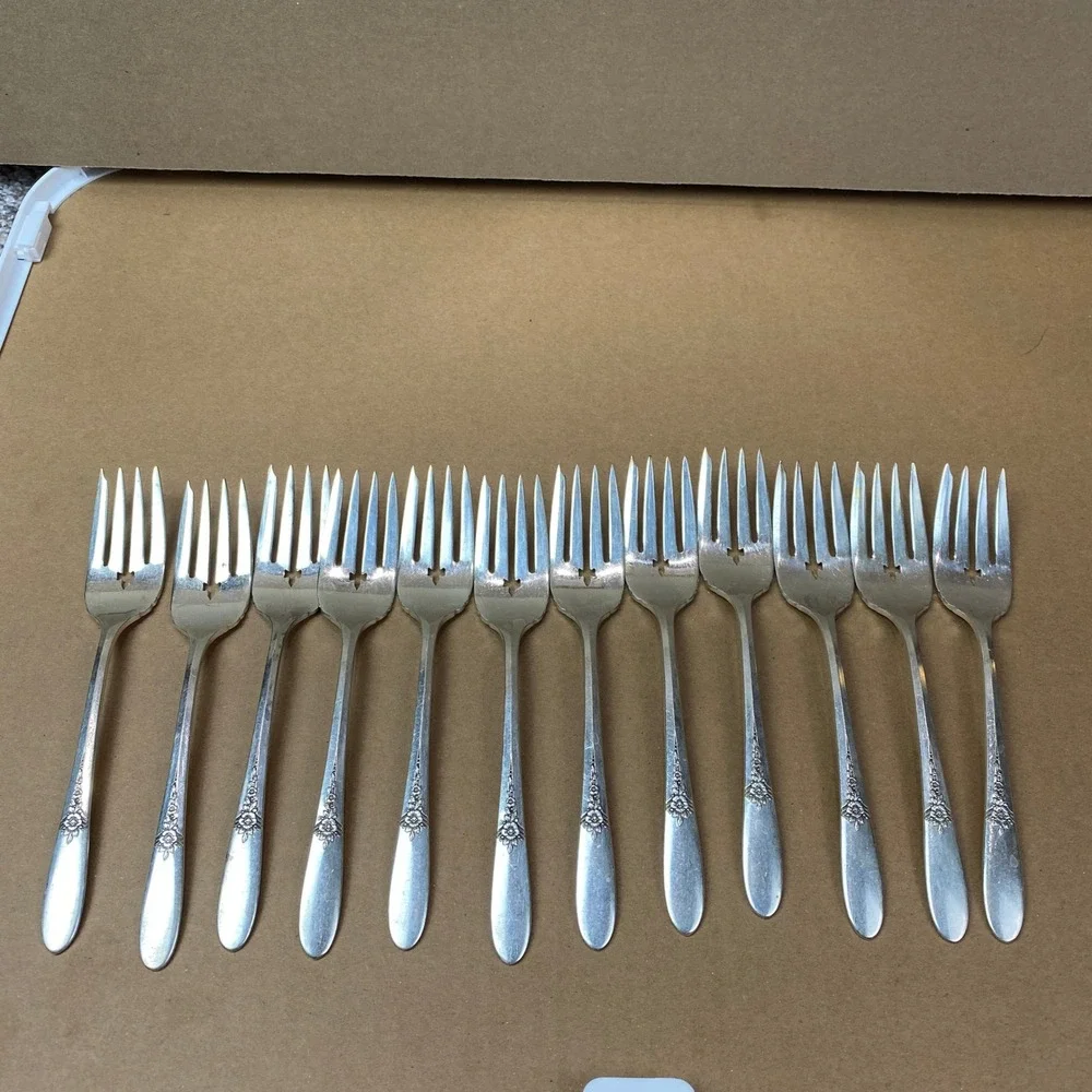 VTG 1941 Tudor Fantasy Silverware Set 58pc Service for 12 Floral Silverplate